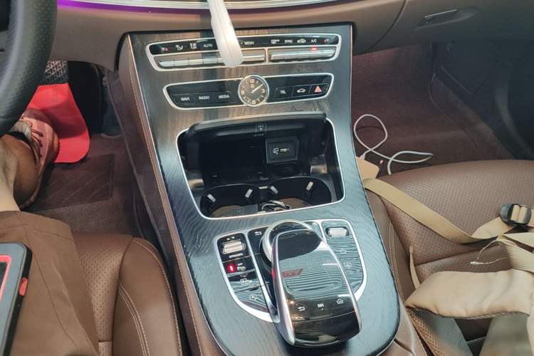 Used Mercedes-Benz E-Class 2018 Restyled E 300 L Sport Luxury Edition Gear Lever