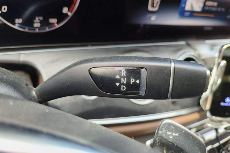 Used Mercedes-Benz E-Class 2018 E 300 L Sporty and Stylish Model Gear Lever