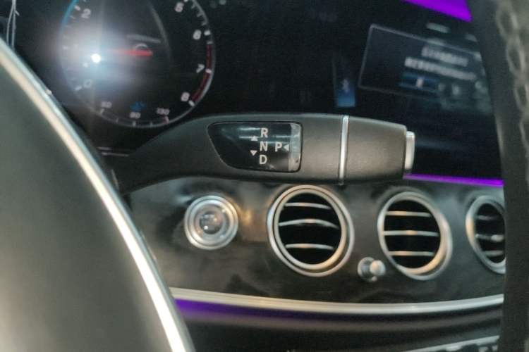Used Mercedes-Benz E-Class 2018 E 300 L Sport Luxury Edition Gear Lever