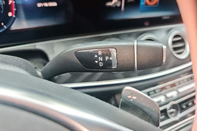 Used Mercedes-Benz E-Class 2018 E 300 L Sport Luxury Edition Gear Lever
