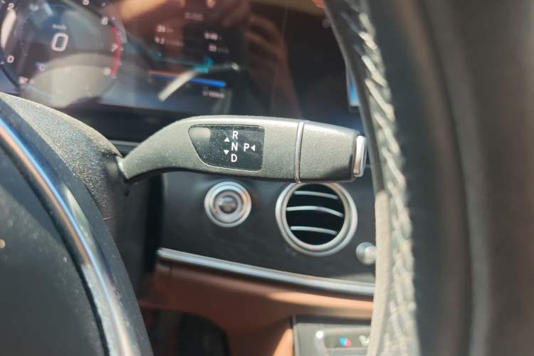 Used Mercedes-Benz E-Class 2018 Restyled E 300 L Sport Luxury Edition Gear Lever