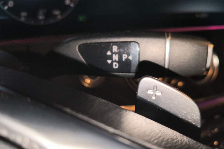 Used Mercedes-Benz E-Class 2018 Restyled E 300 L Sport Luxury Edition Gear Lever