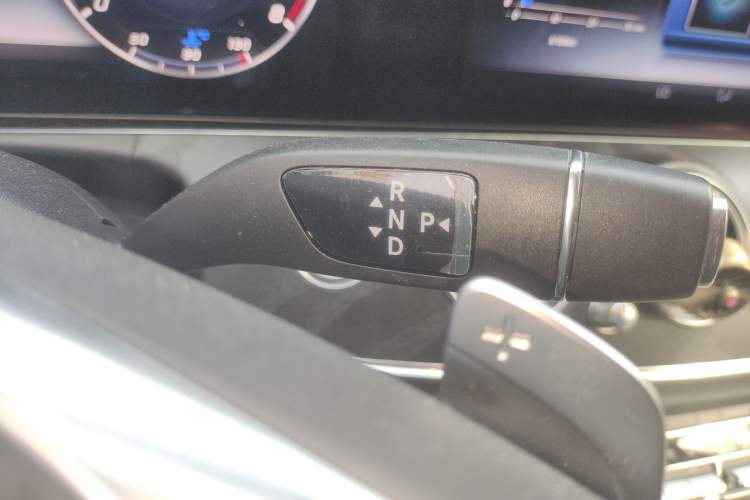 Used Mercedes-Benz E-Class 2018 E 200 L Sport Edition Gear Lever