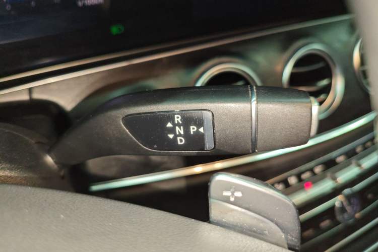 Used Mercedes-Benz E-Class 2018 E 300 L Sporty and Stylish Model Gear Lever