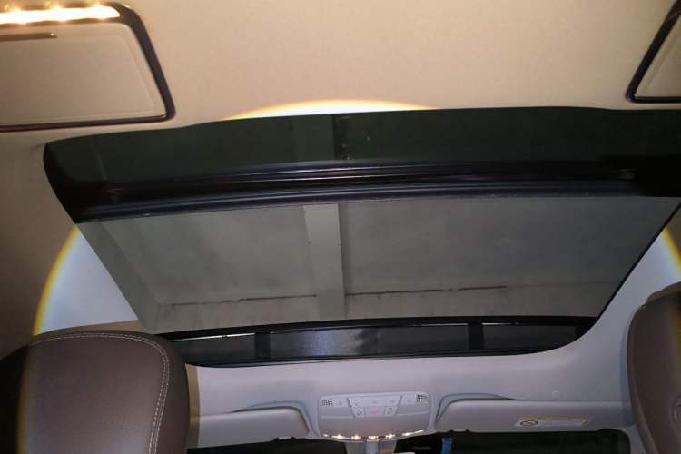 Used Mercedes-Benz E-Class 2018 Facelift E 200 L Sport Edition Headliner