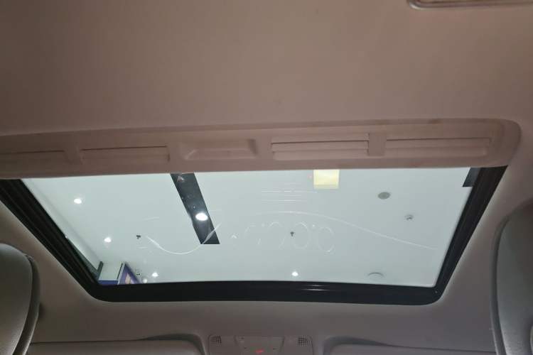 Used Mercedes-Benz E-Class 2018 Facelift E 200 L Sport Edition Headliner