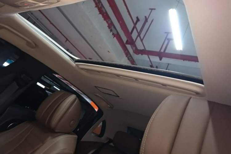 Used Mercedes-Benz E-Class 2018 Facelift E 200 L Sport Edition Headliner