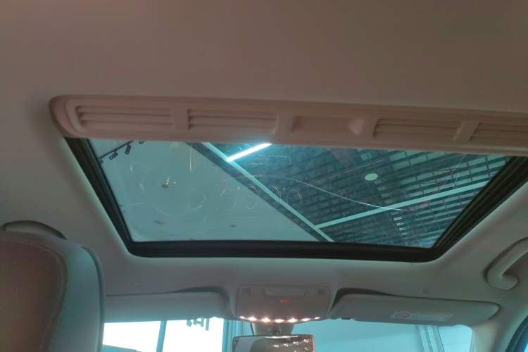 Used Mercedes-Benz E-Class 2018 Facelift E 200 L Sport Edition Headliner