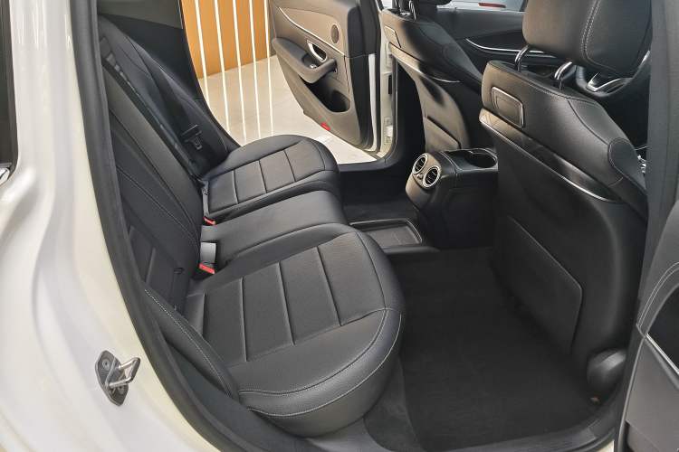 Used Mercedes-Benz E-Class 2018 Facelift E 200 L Sport Edition Interior 11