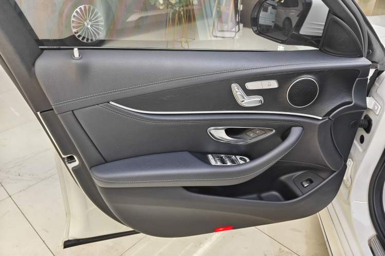 Used Mercedes-Benz E-Class 2018 Facelift E 200 L Sport Edition Interior 12