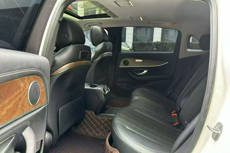 Used Mercedes-Benz E-Class 2018 E 200 L Interior 2