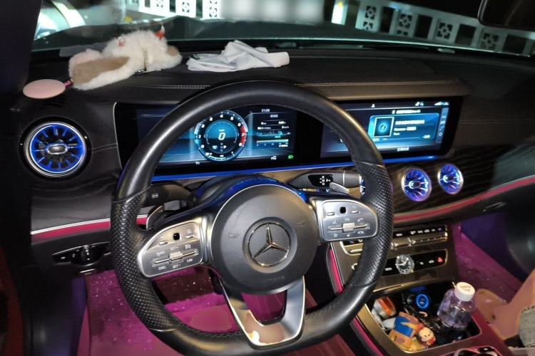 Used Mercedes-Benz E-Class 2018 E 200 4MATIC Convertible Coupe Interior 2