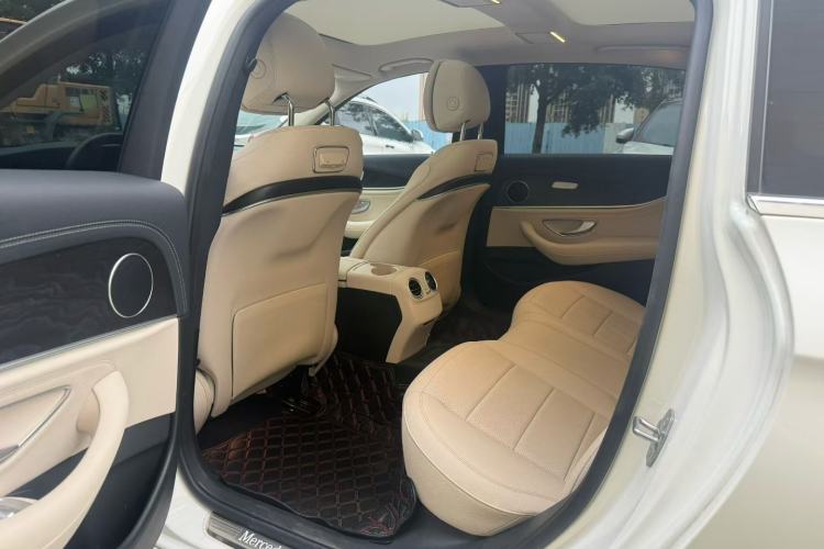 Used Mercedes-Benz E-Class 2018 E 300 L Sporty and Stylish Model Interior 3