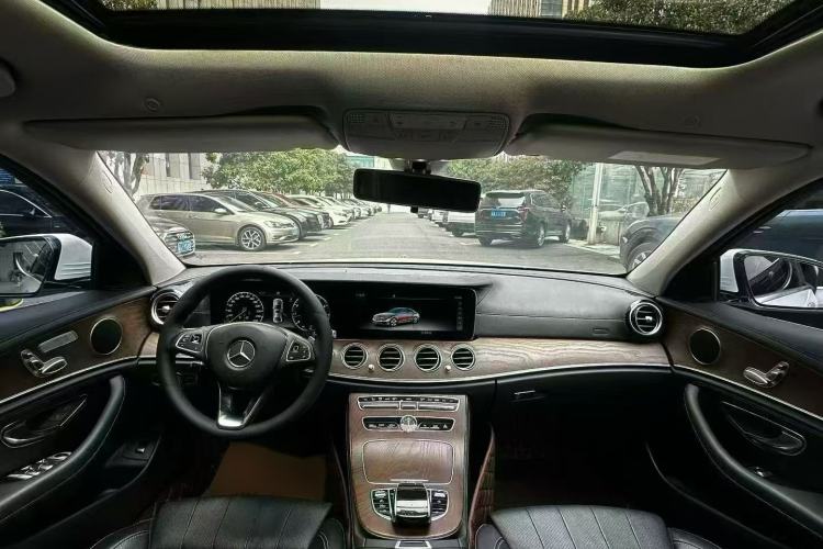 Used Mercedes-Benz E-Class 2018 E 200 L Interior 3