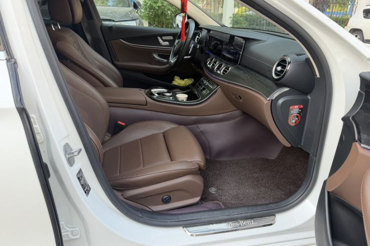 Used Mercedes-Benz E-Class 2018 E 200 L Sport Edition Interior 3