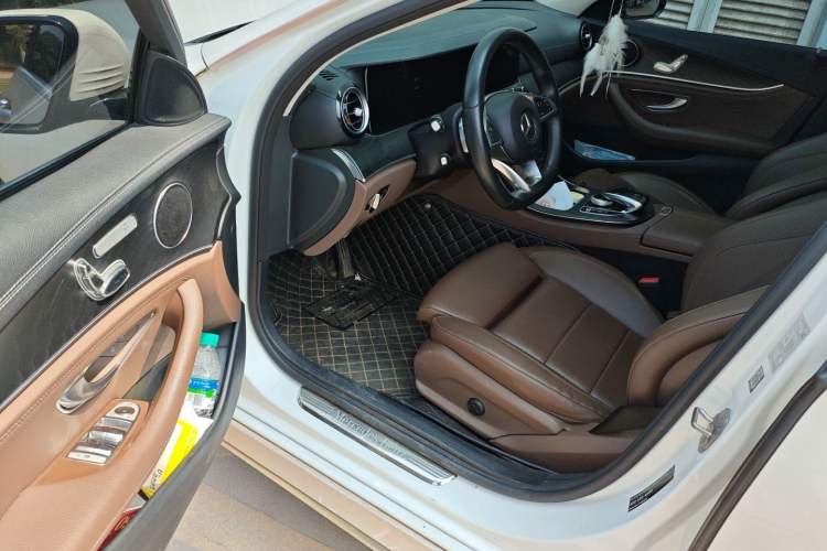 Used Mercedes-Benz E-Class 2018 Facelift E 200 L Sport Edition Interior 3