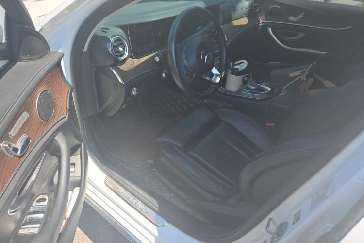 Used Mercedes-Benz E-Class 2018 Facelift E 200 L Interior 3