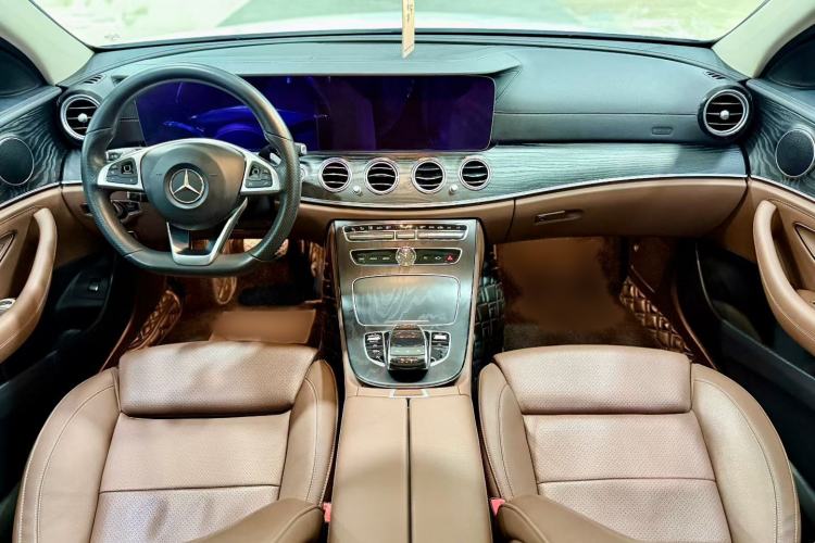Used Mercedes-Benz E-Class 2018 Facelift E 200 L Sport Edition Interior 4