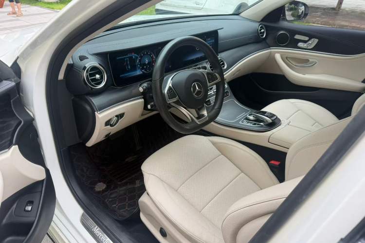 Used Mercedes-Benz E-Class 2018 E 300 L Sporty and Stylish Model Interior 4