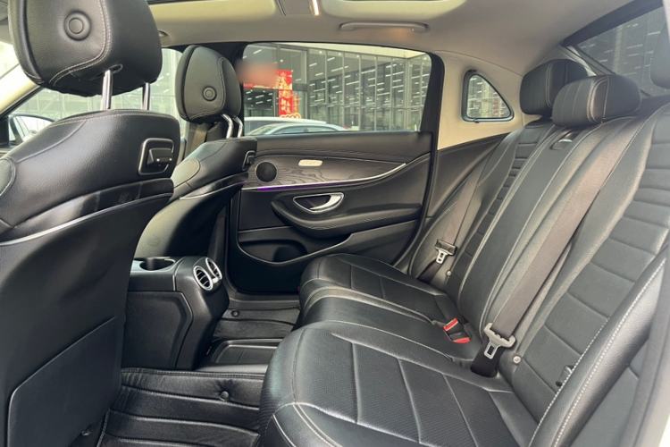 Used Mercedes-Benz E-Class 2018 E 300 L Sport Luxury Edition Interior 4