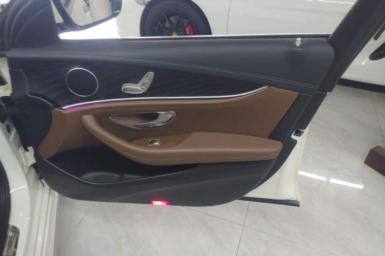 Used Mercedes-Benz E-Class 2018 E 200 L Sport Edition Interior 5