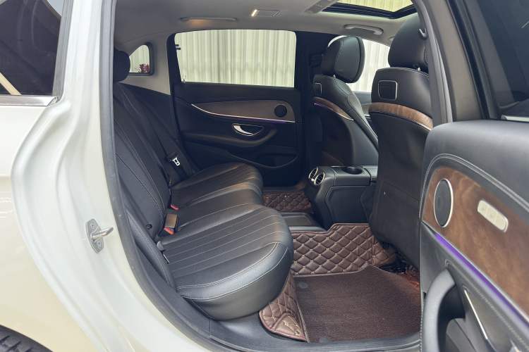 Used Mercedes-Benz E-Class 2018 E 200 L Interior 5
