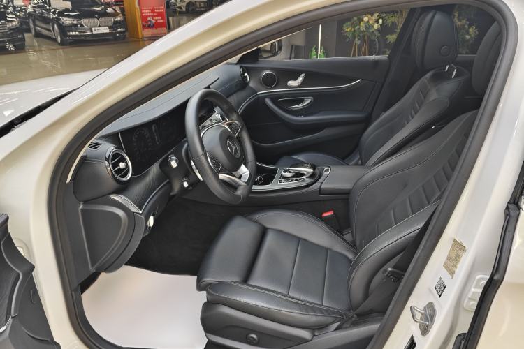 Used Mercedes-Benz E-Class 2018 Facelift E 200 L Sport Edition Interior 5