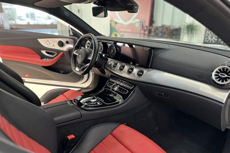 Used Mercedes-Benz E-Class 2018 E 300 Coupe Interior 6