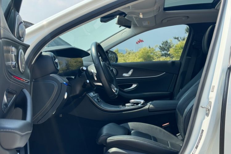 Used Mercedes-Benz E-Class 2018 Facelift E 200 L Sport Edition Interior 7