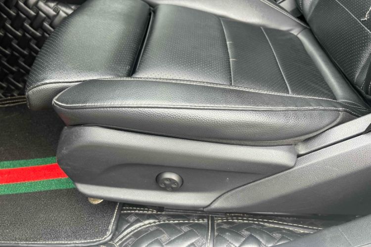 Used Mercedes-Benz E-Class 2018 E 200 L Sport Edition Interior 8