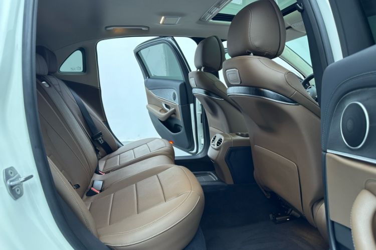 Used Mercedes-Benz E-Class 2018 Facelift E 200 L Sport Edition Interior 8