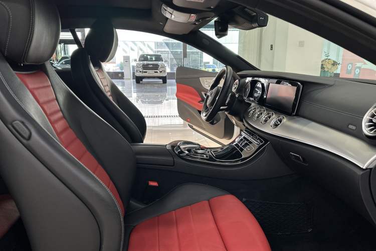 Used Mercedes-Benz E-Class 2018 E 300 Coupe Interior 8