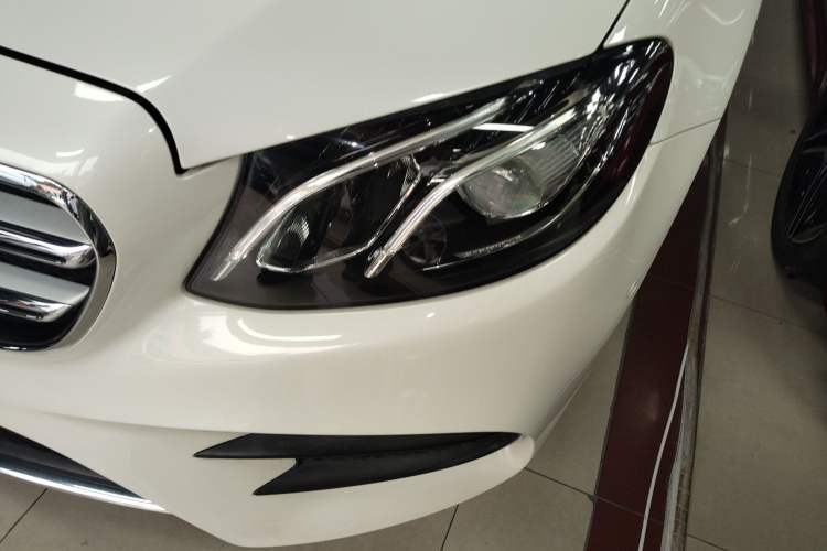 Used Mercedes-Benz E-Class 2018 E 300 L Sporty and Stylish Model Left Front Headlight