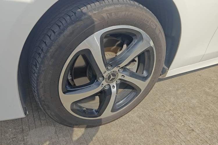 Used Mercedes-Benz E-Class 2018 E 200 Sport 4MATIC Left Front Wheel Hub