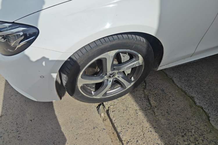 Used Mercedes-Benz E-Class 2018 E 300 L Sport Luxury Edition Left Front Wheel Hub