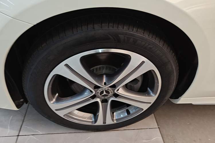 Used Mercedes-Benz E-Class 2018 E 200 L Sport Edition Left Front Wheel Hub