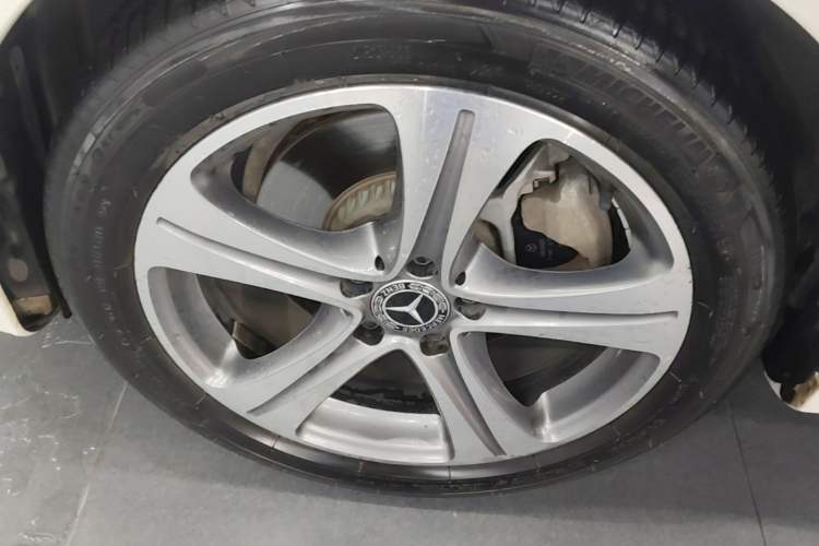 Used Mercedes-Benz E-Class 2018 Facelift E 200 L Sport Edition Left Front Wheel Hub