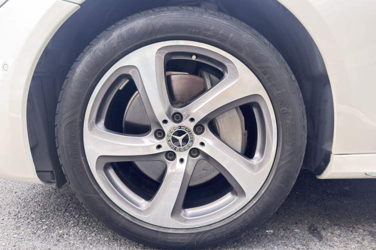 Used Mercedes-Benz E-Class 2018 E 300 L Sporty and Stylish Model Left Front Wheel Hub