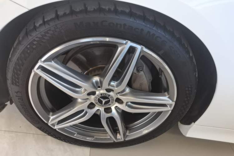 Used Mercedes-Benz E-Class 2018 E 200 Convertible Coupe Left Front Wheel Hub