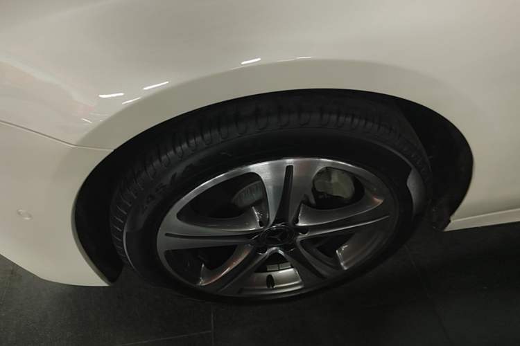 Used Mercedes-Benz E-Class 2018 Facelift E 200 L Sport Edition Left Front Wheel Hub
