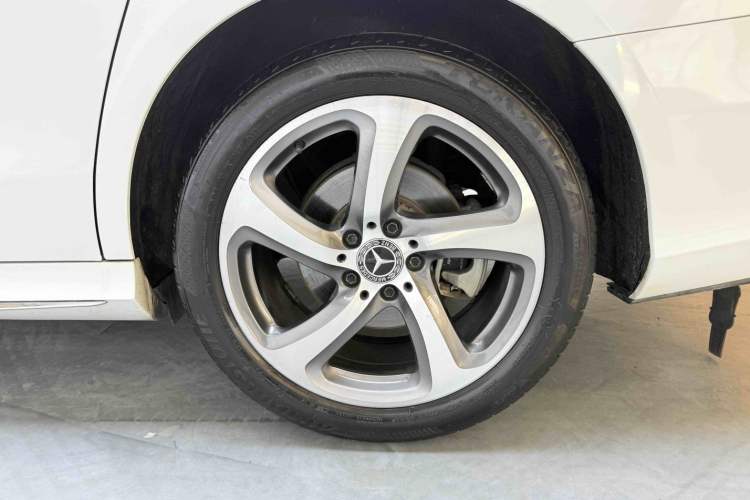 Used Mercedes-Benz E-Class 2018 E 300 L Sport Luxury Edition Left Front Wheel Hub