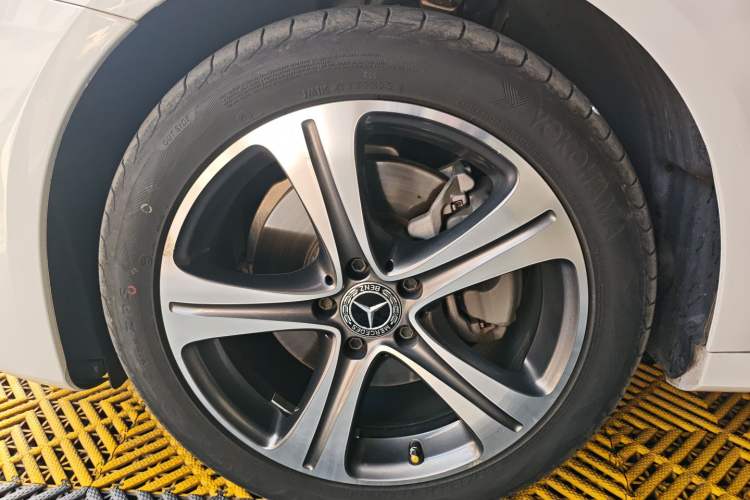 Used Mercedes-Benz E-Class 2018 E 200 L Sport Edition Left Front Wheel Hub