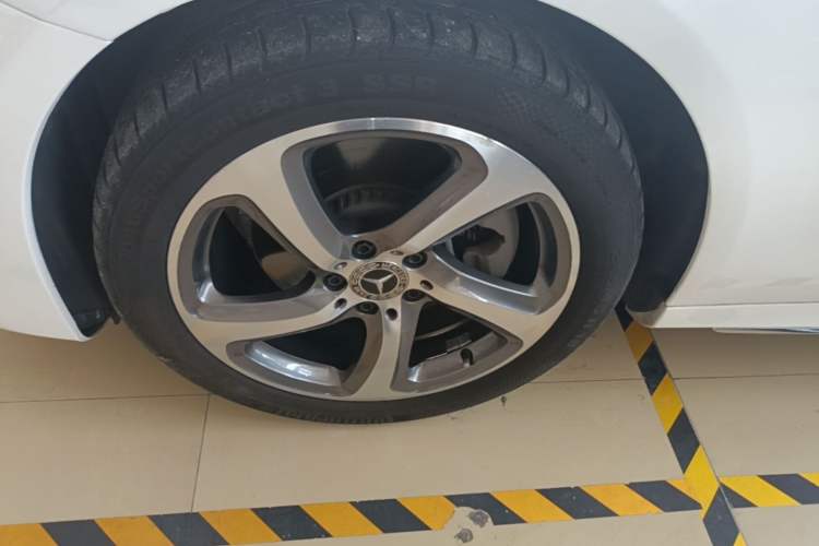 Used Mercedes-Benz E-Class 2018 Facelift E 200 L Sport 4MATIC Left Front Wheel Hub