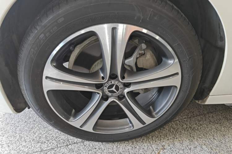 Used Mercedes-Benz E-Class 2018 Facelift E 200 L Sport Edition Left Front Wheel Hub