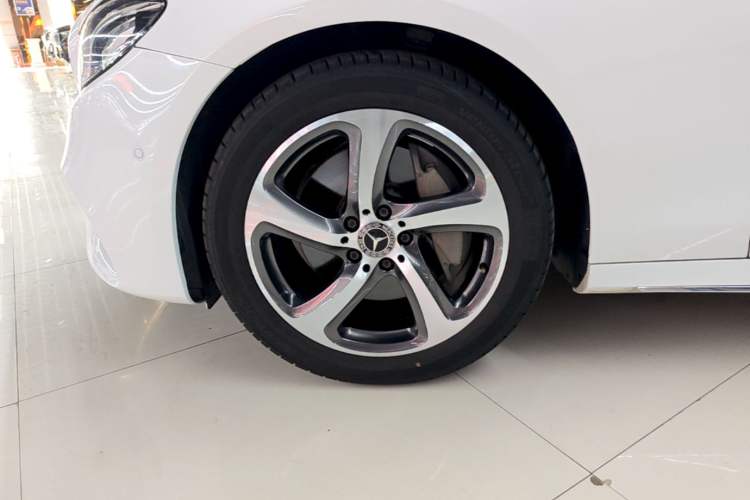 Used Mercedes-Benz E-Class 2018 E 300 L Sporty and Stylish Model Left Front Wheel Hub