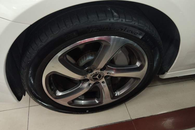 Used Mercedes-Benz E-Class 2018 E 300 L Sporty and Stylish Model Left Front Wheel Hub