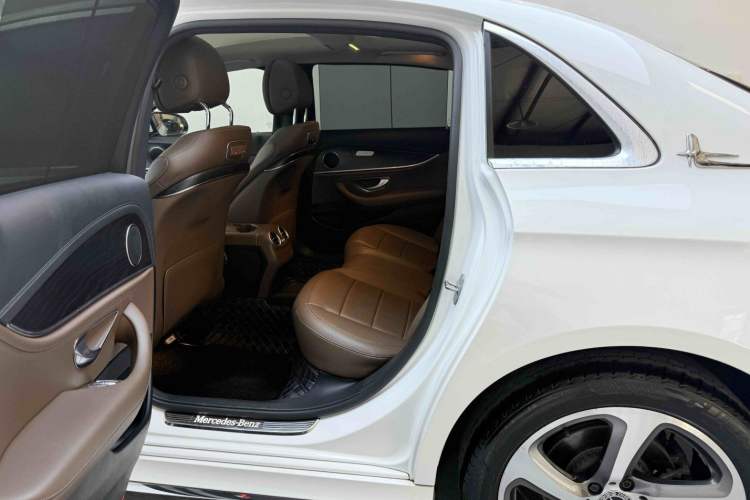 Used Mercedes-Benz E-Class 2018 E 300 L Sport Luxury Edition Left Rear Seat