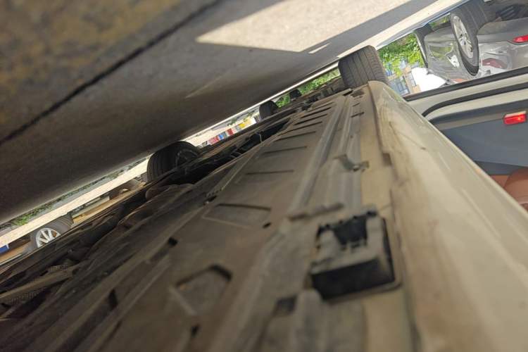 Used Mercedes-Benz E-Class 2018 E 200 Sport 4MATIC Left Side Sill
