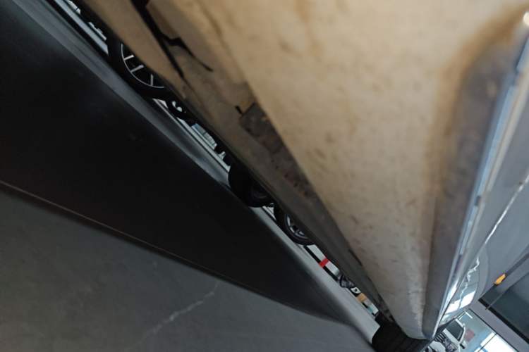 Used Mercedes-Benz E-Class 2018 Facelift E 200 L Sport Edition Left Side Sill