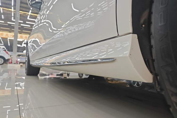 Used Mercedes-Benz E-Class 2018 Facelift E 200 L Sport Edition Left Side Sill